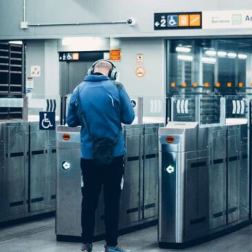 El Reino Unido sustituirá las puertas electrónicas por tecnología de reconocimiento facial en los aeropuertos