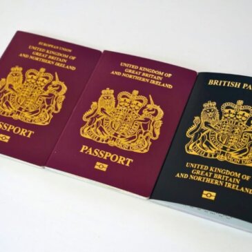 Los británicos que aún utilizan pasaportes rojos deben comprobar su validez antes de viajar