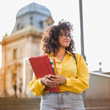 El Reino Unido endurece más la ruta de los visados de estudiante; ataca a los reclutadores «deshonestos»