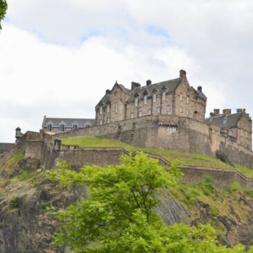 Escocia aprueba un proyecto de ley de tasas a los visitantes que permitirá a las ciudades gravar a los turistas en 2026