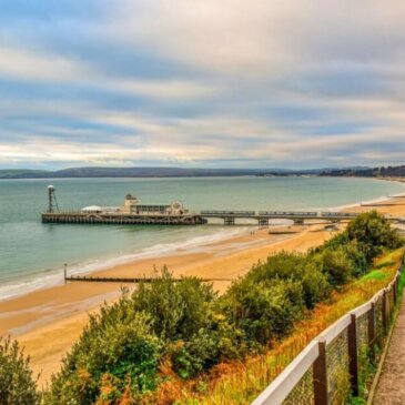 La tasa turística para las ciudades costeras de Dorset queda en suspenso tras el recurso de más de 40 hoteles