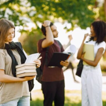 Las universidades británicas se enfrentan a tensiones financieras porque el número de visados para estudiantes extranjeros alcanza su nivel más bajo en 20 años